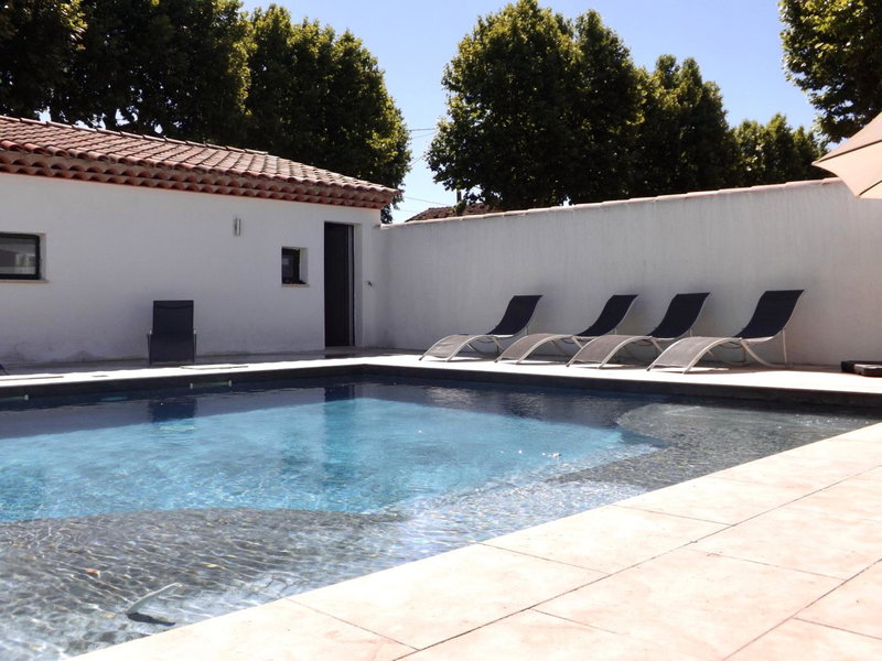La Suite Côté Pool-House Piscine, Sauna & Jacuzzi privatifs, Istres, France