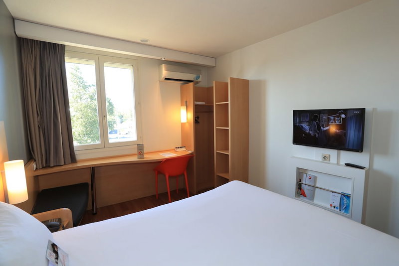 ibis Aurillac, Aurillac, France