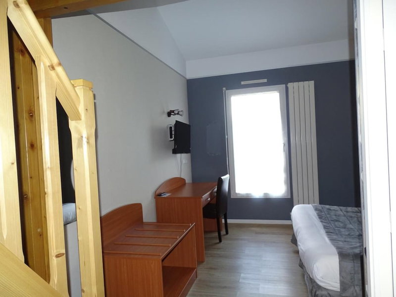 Hotel Les Trois Marchands, Bressuire, France