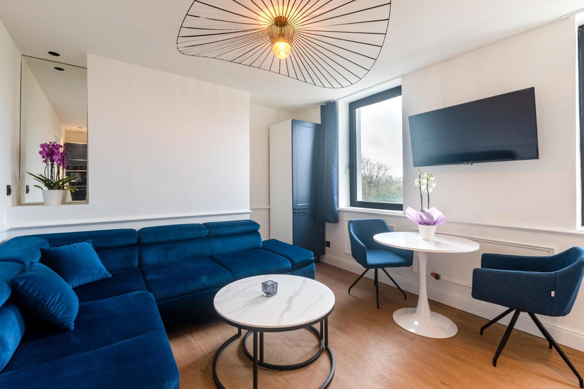 Hotel · Studios Le Medicis vue Seine, Belbeuf