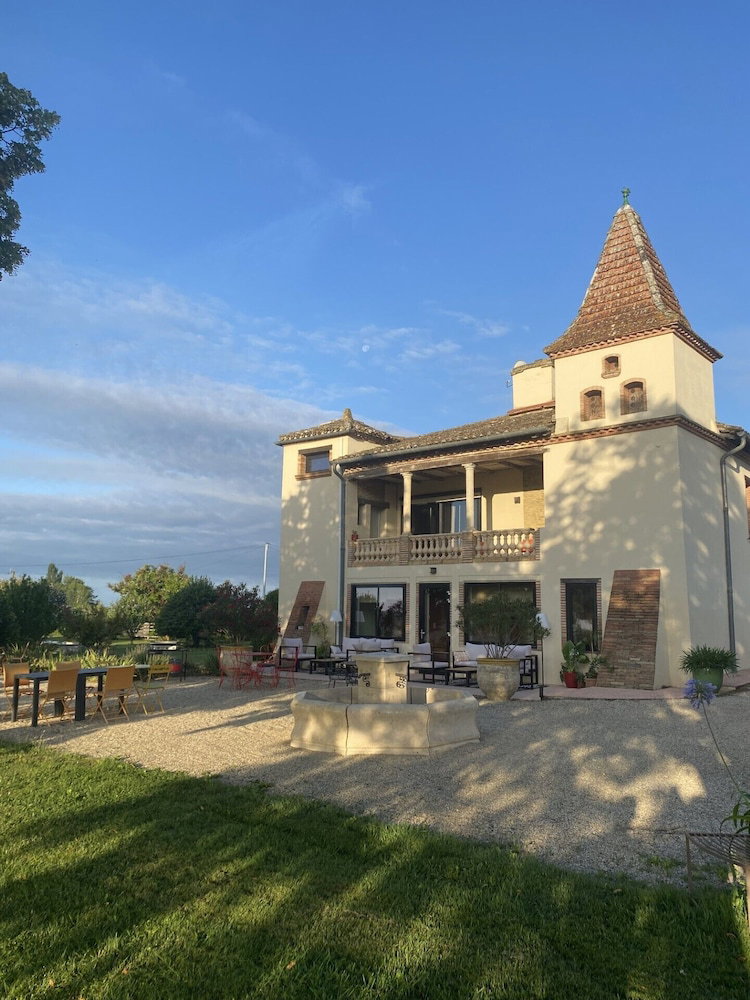 Hotel · Aux Coteaux D'aussac, L'Honor-de-Cos