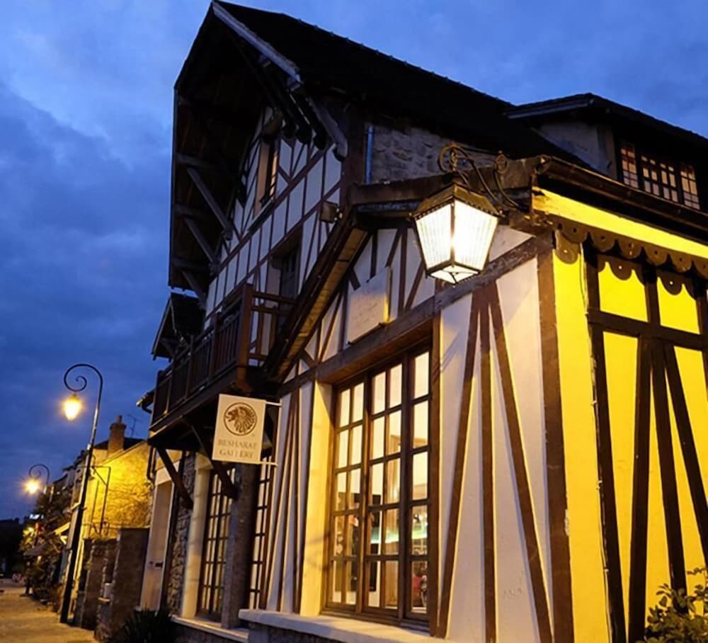 Hotel · Besharat Gallery & Museum, Barbizon