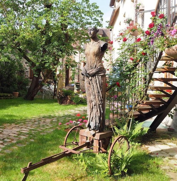 Besharat Gallery & Museum, Barbizon, France