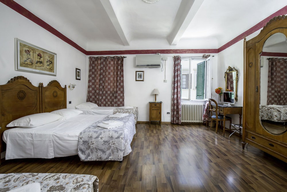 Piccolo Hotel, Italy