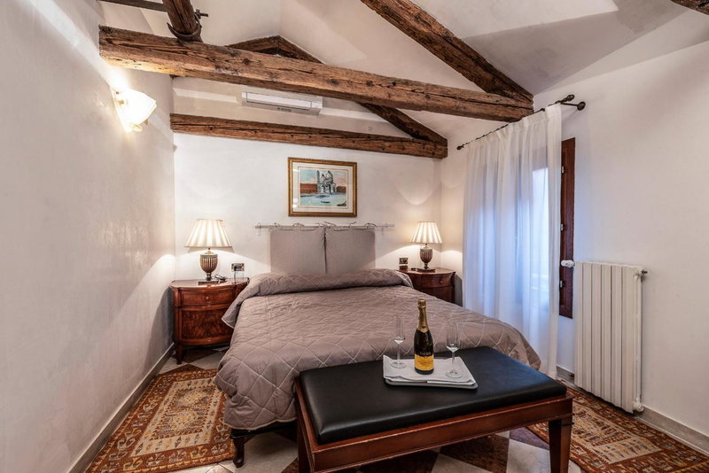 Anzolo Palace - Rooms & Apartments, Venice, Italy