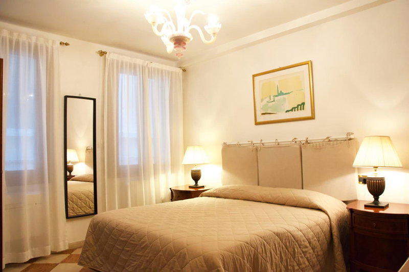 Anzolo Palace - Rooms & Apartments, Venice, Italy