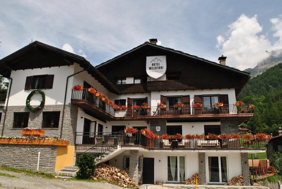 Hotell Millefiori- Alpine Event Lodge, Valtournenche, Italy