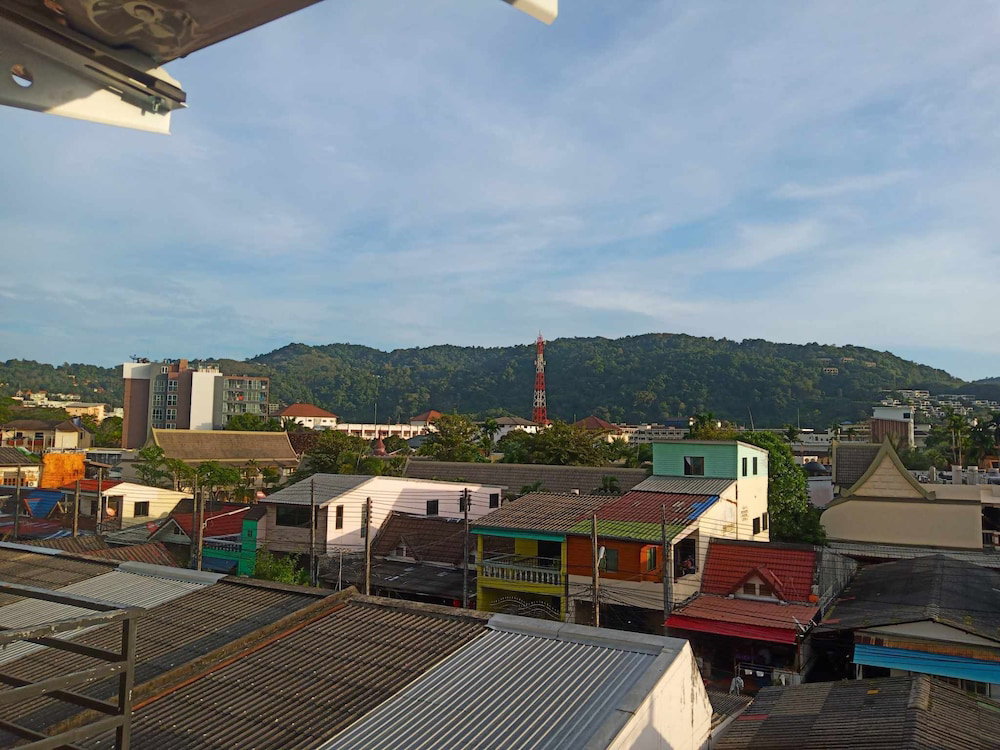 LaXenia, Thailand