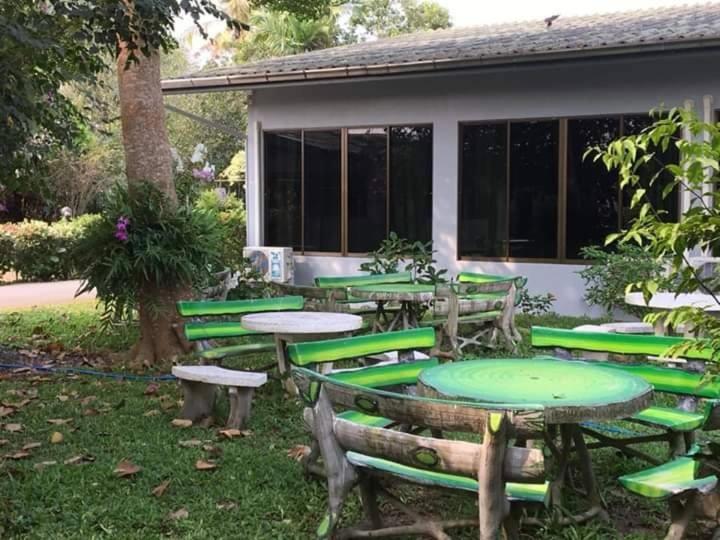 ทิลแลนด์เซีย รีสอร์ท, Thanya Buri, Thailand