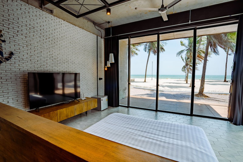 The Bloc At Sea, Thap Sakae, Thailand