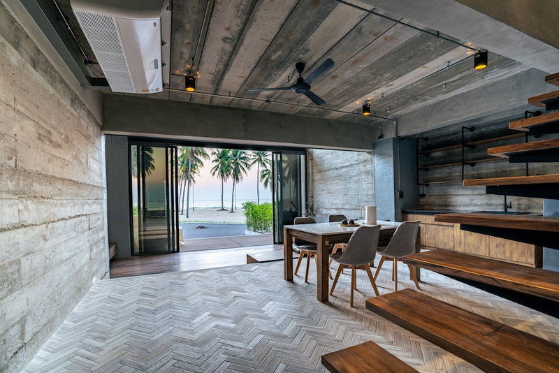 The Bloc At Sea, Thap Sakae, Thailand