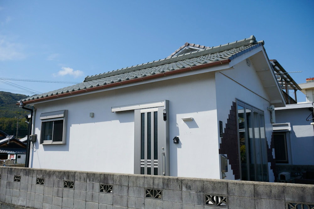 Rush Awaji Guppy - Seaside Holiday Home, Japan