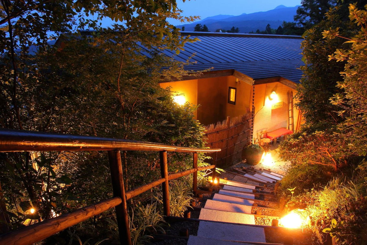Nasubi no Hana, Japan