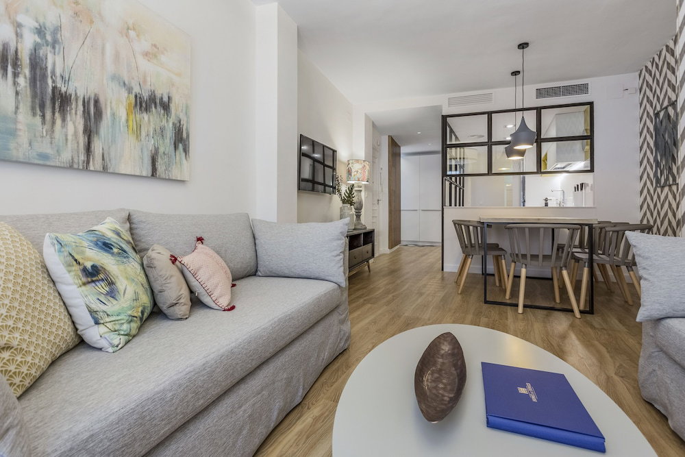 ELEVEN Apartments Real de la Carretería, by Homing U, Spain