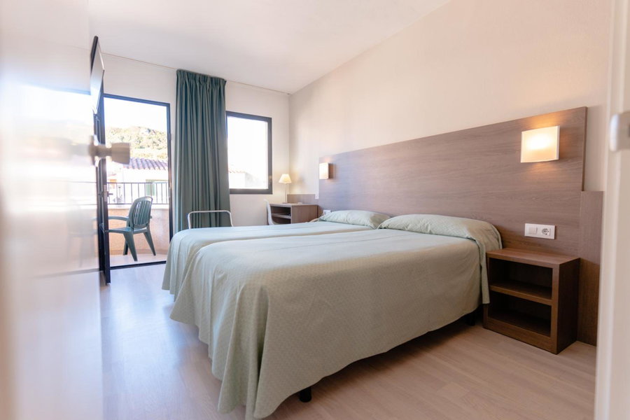Apartamentos Loar, Ferreries, Spain