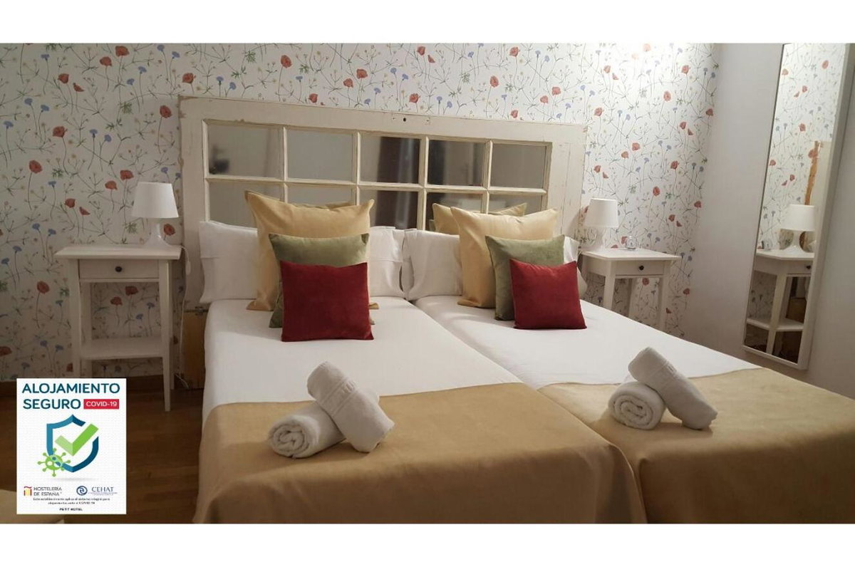 Petit Hotel, Spain