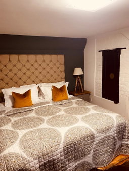 B&Bat no3, Market Bosworth, United Kingdom
