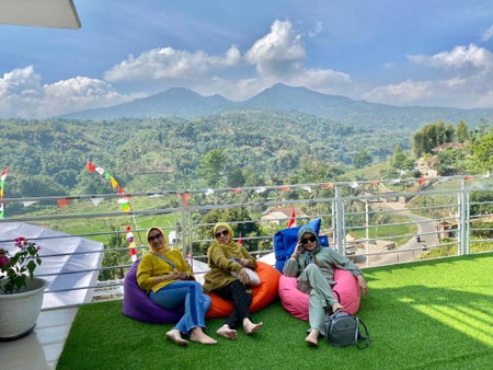 Teras Luhur Villa dengan Infinity Pool, Sindangwangi, Indonesia