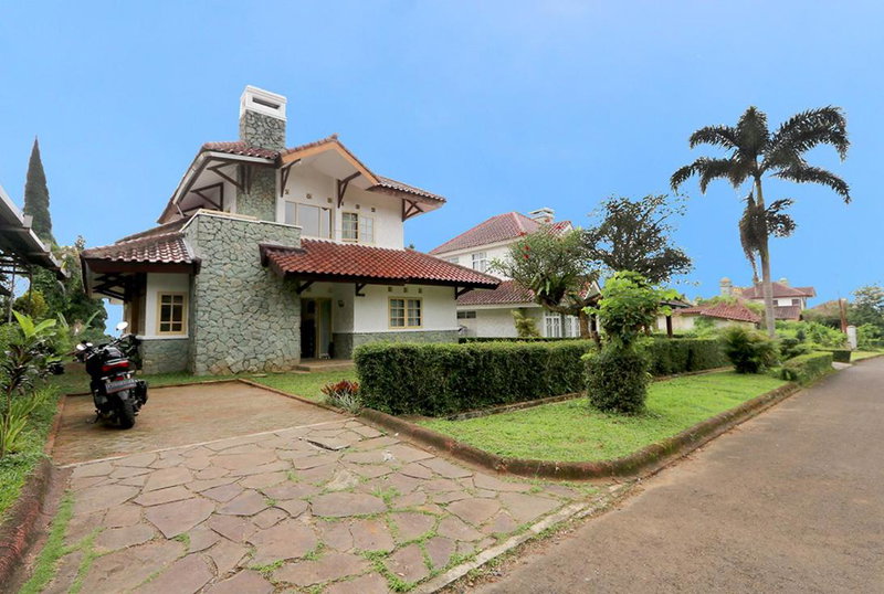 Villa ChavaMinerva Aries Ciater with Private Pool, Subang, Indonesia