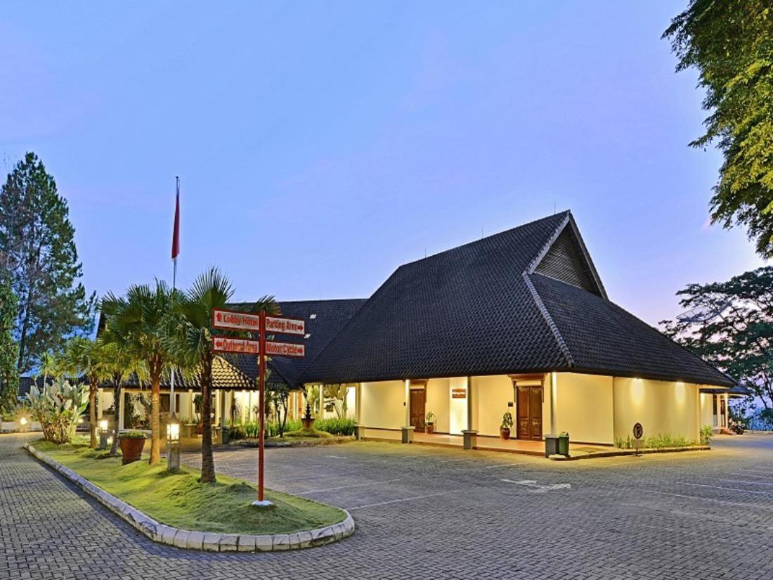 Hotel · Grand Whiz Hotel Trawas Mojokerto, Trawas