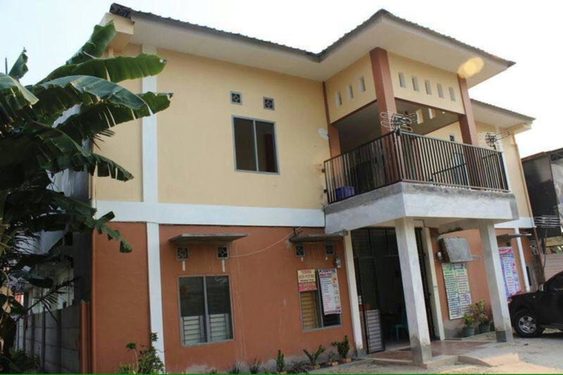 Penginapan Syariah, Parit, Indonesia
