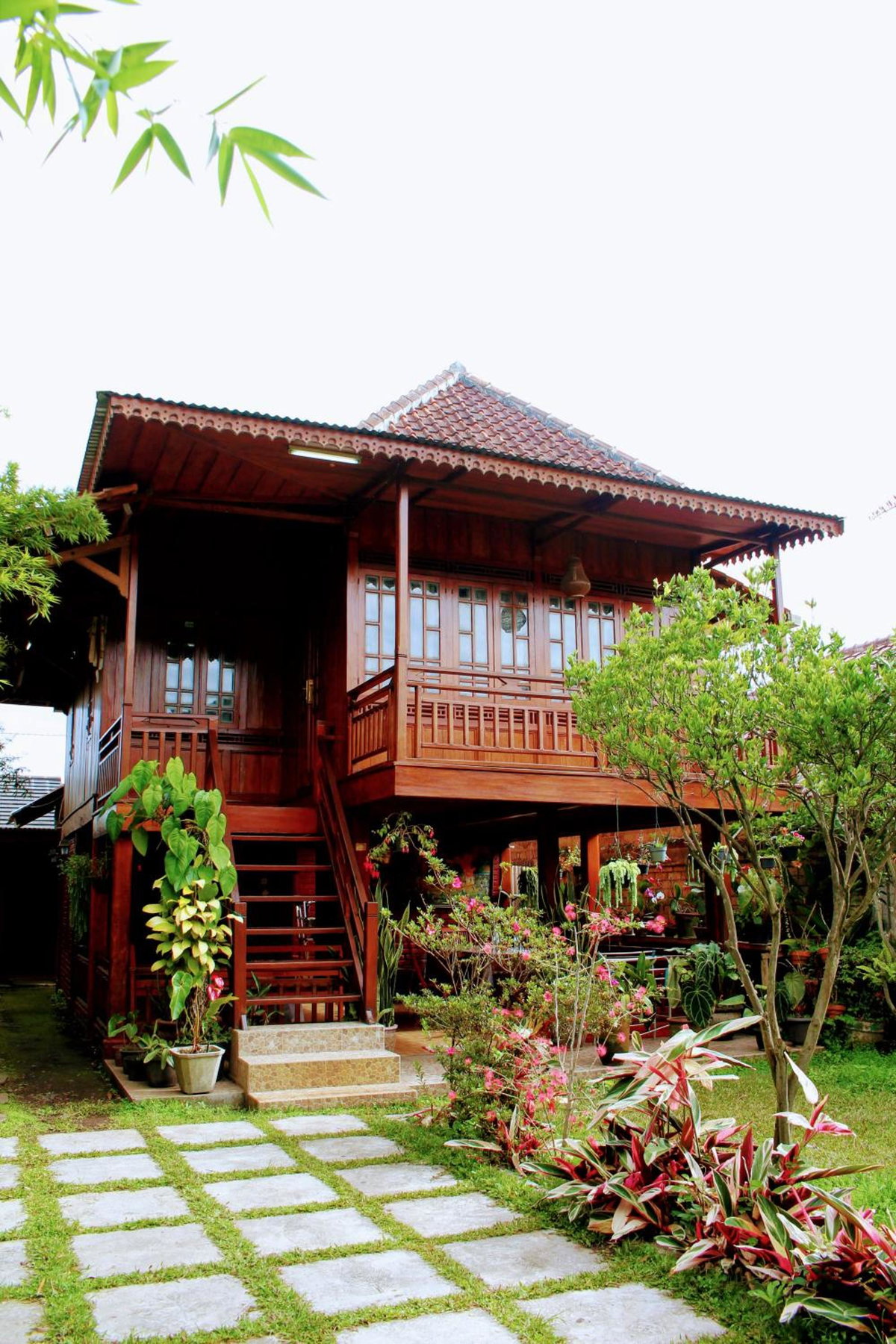 Oemah Kajoe Lembang, Indonesia