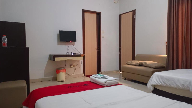 RedDoorz Plus Syariah at Banjarbaru 2, Banjarbaru, Indonesia
