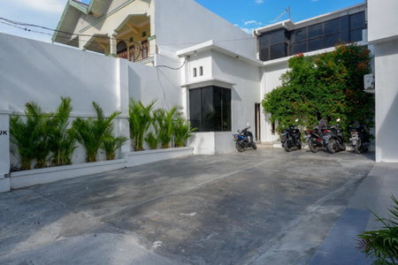 RedDoorz Plus @ Cameloan Hotel Palu, Palu, Indonesia