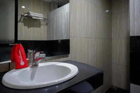 RedDoorz Plus @ Cameloan Hotel Palu, Palu, Indonesia