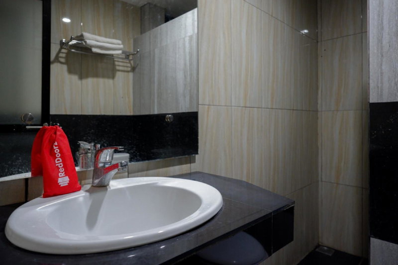 RedDoorz Plus @ Cameloan Hotel Palu, Palu, Indonesia