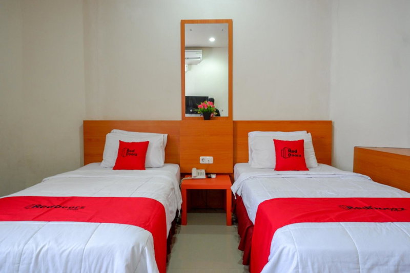 RedDoorz Plus @ Cameloan Hotel Palu, Palu, Indonesia