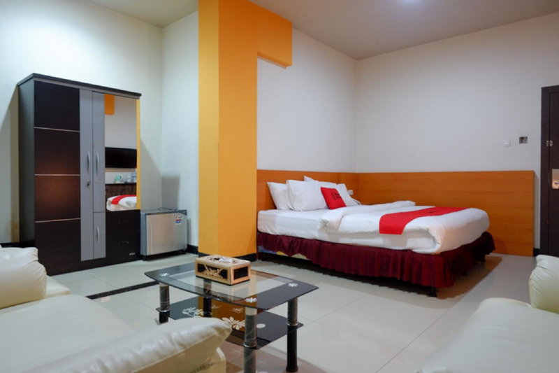 RedDoorz Plus @ Cameloan Hotel Palu, Palu, Indonesia