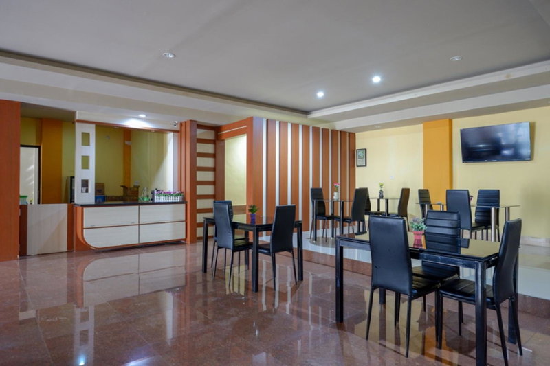 RedDoorz Plus @ Cameloan Hotel Palu, Palu, Indonesia