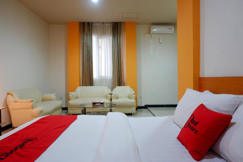 RedDoorz Plus @ Cameloan Hotel Palu, Palu, Indonesia