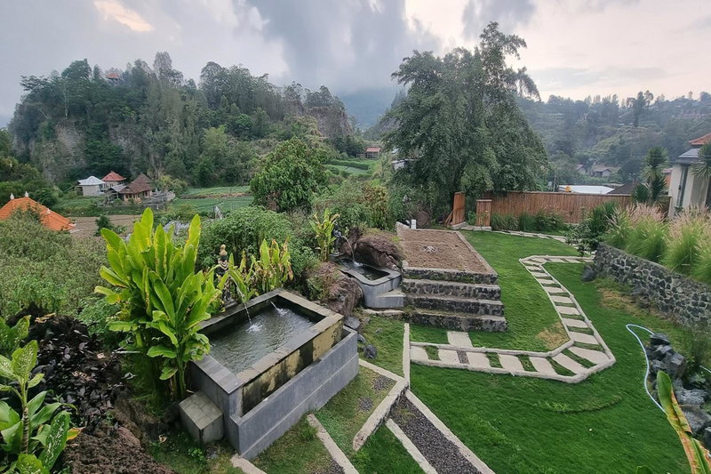 Onion Garden And Natural Hotspring, Kubupenlokan, Indonesia