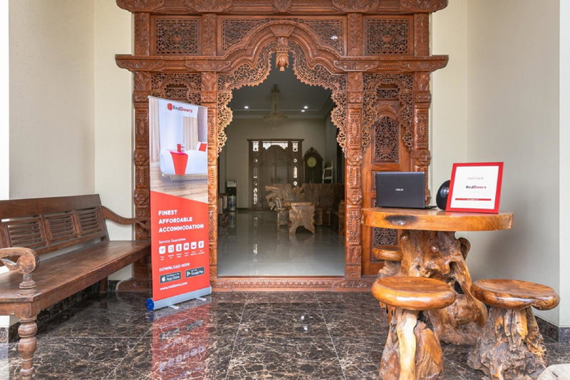 RedDoorz Syariah near Exit Toll Banyumanik Semarang, Srondolwetan, Indonesia