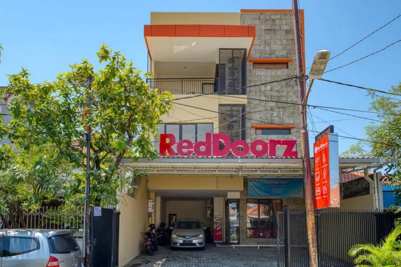 RedDoorz Syariah near Airlangga University Campus B, Surabaya, Indonesia