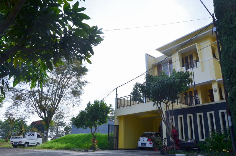 Rumah Kuning Bandung, Bandung, Indonesia