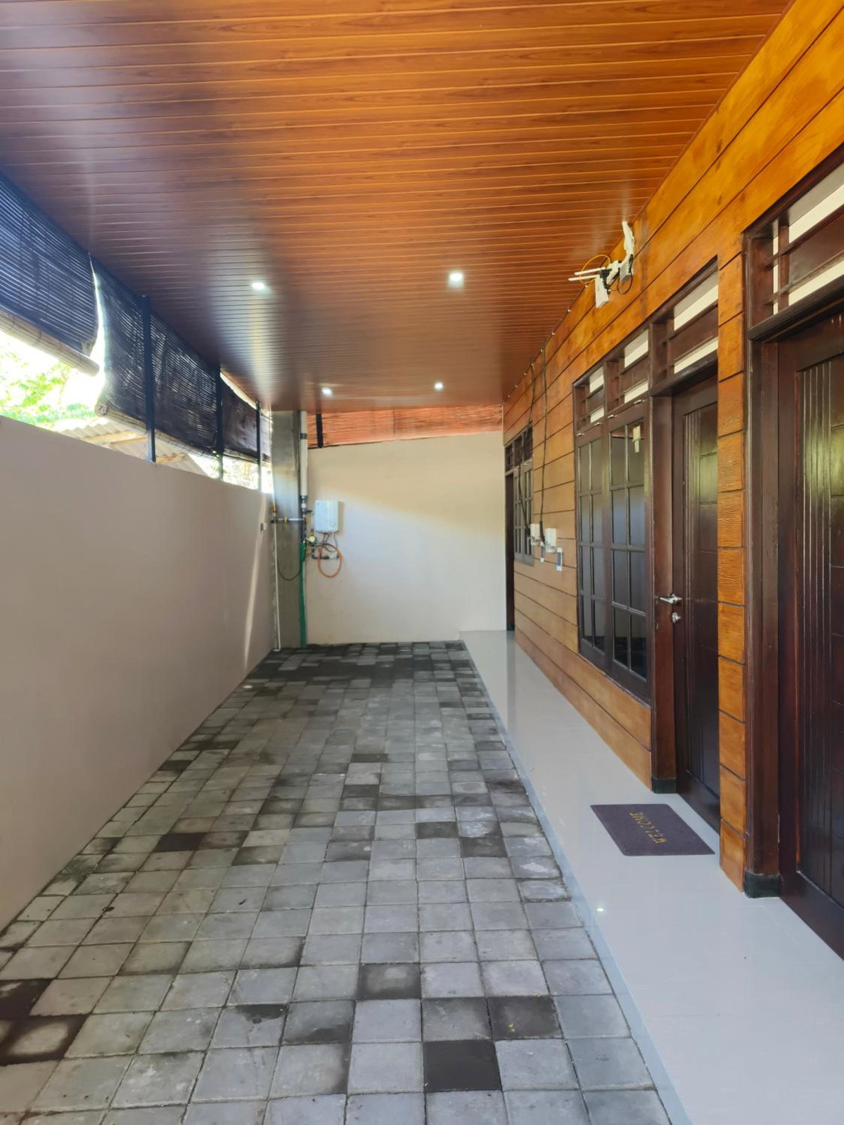 Justin Guest House, Indonesia