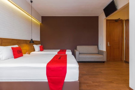 RedDoorz Plus @ CBD Bintaro, Peladen, Indonesia