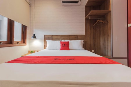RedDoorz Plus @ CBD Bintaro, Peladen, Indonesia