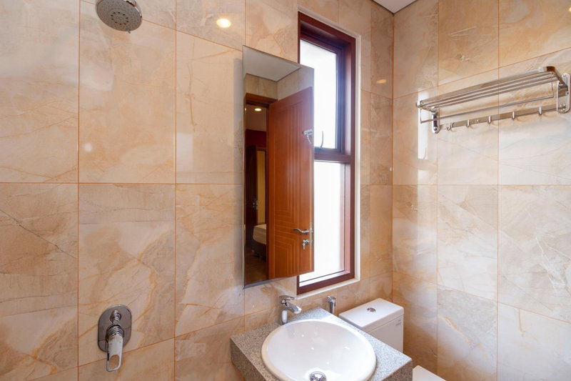 RedDoorz Plus @ CBD Bintaro, Peladen, Indonesia