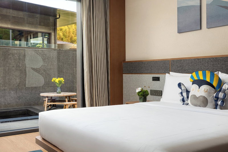 voco Ningbo Dongqian Lake by IHG, Ningbo, China