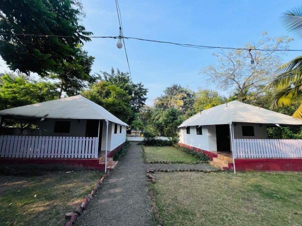 Hiranya Resorts, Inde