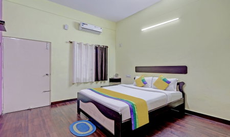 Guru Comfort, 100 m from Apollo Hospital, Bengaluru, India