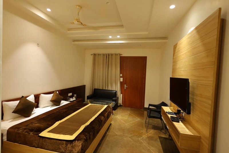 Hotel Darbar-E-Khas A member of Crimson Hotels, Bareilly, India
