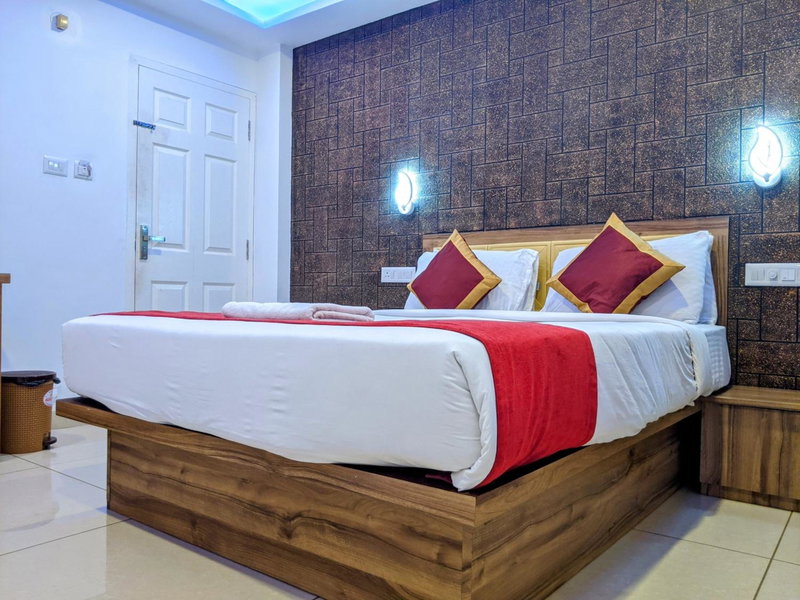 Hotel Feathers, Ernakulam, India