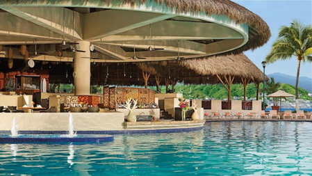 Beachfront view Condo beside la Isla Mall, Puerto Vallarta, Mexico