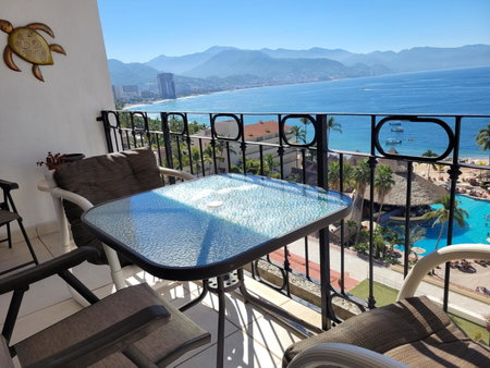 Beachfront view Condo beside la Isla Mall, Puerto Vallarta, Mexico