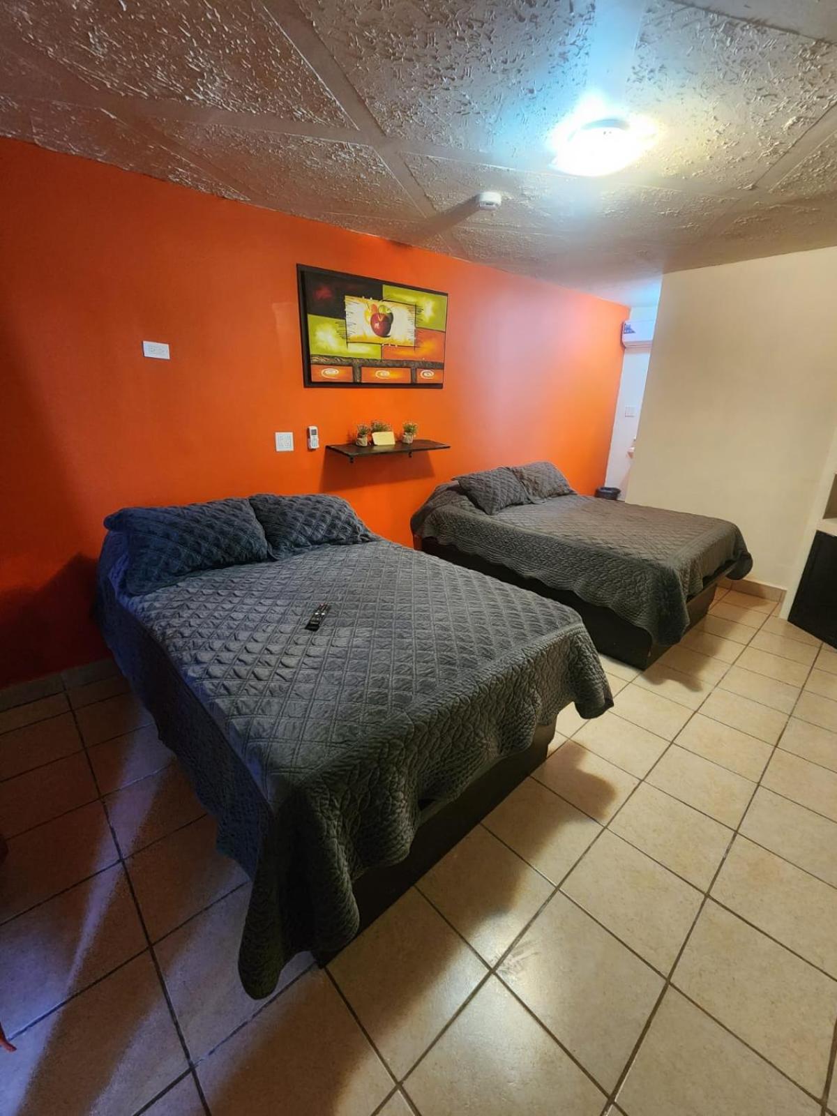 Orange condo, Mexico